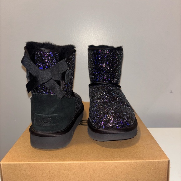 UGG Classic Mini Bow Cosmos size 6 - Picture 2 of 10